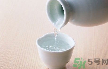 白酒能代替料酒做菜嗎？白酒可以用來做菜嗎？