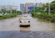 路面雨水多深車輛不宜通行？車輛在雨水中行駛要注意什么？