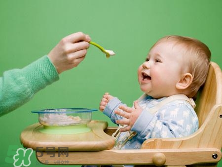 六個月寶寶輔食食譜 六個月輔食吃什么