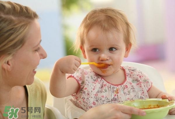 六個月寶寶輔食食譜 六個月輔食吃什么