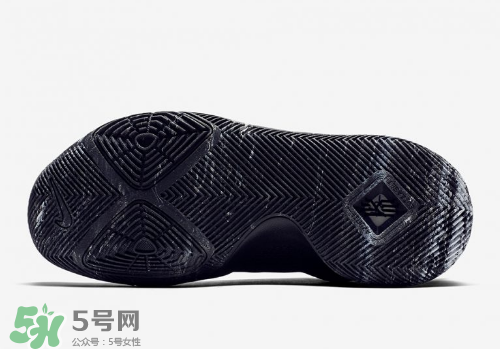 nike kyrie 3 triple black多少錢？耐克歐文3代純黑配色專柜價格