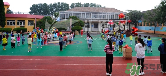 寶寶不去幼兒園怎么辦？寶寶不去幼兒園哭鬧怎么勸導？