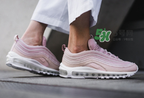 nike air max 97粉色蛇皮怎么樣_上腳效果好看嗎？