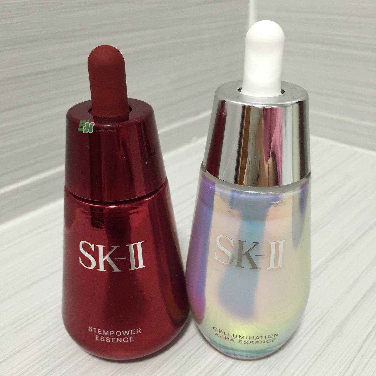 sk2小紅瓶和小燈泡精華哪個好？sk2小燈泡和小銀瓶精華區別