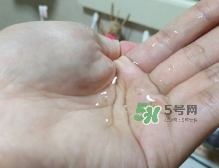 御泥坊水潤茶萃微囊黑面膜怎么用？