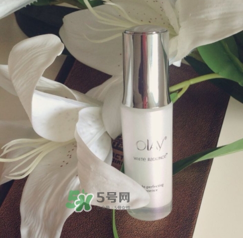 olay玉蘭油小白瓶小綠瓶哪個好？olay小白瓶小綠瓶區別