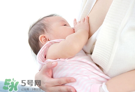 母乳喂養的寶寶需要喂水嗎？母乳喂養的重要性