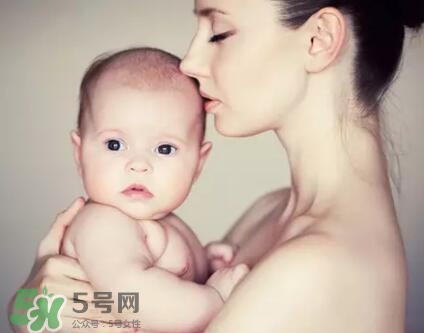 母乳到什么時候就沒營養了？母乳什么時候斷最好？