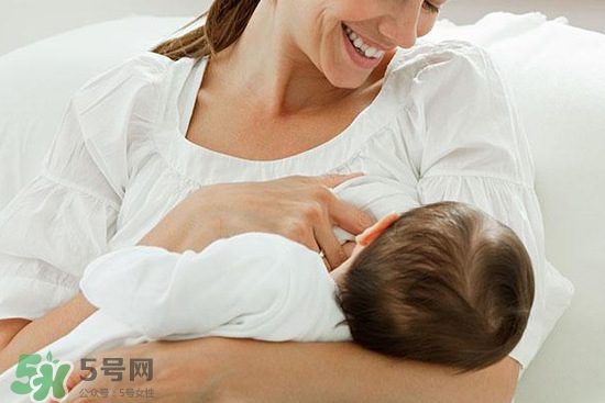 母乳到什么時候就沒營養了？母乳什么時候斷最好？