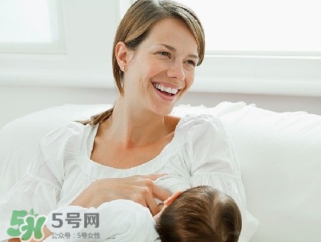 母乳到什么時候就沒營養了？母乳什么時候斷最好？