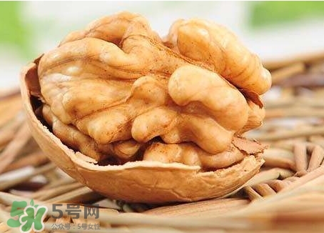 核桃磨成粉還有營養嗎？核桃粉和核桃哪個更好？