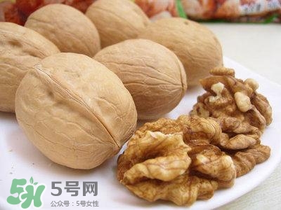 吃核桃對頭發有什么好處？為什么吃核桃對頭發生長有好處？