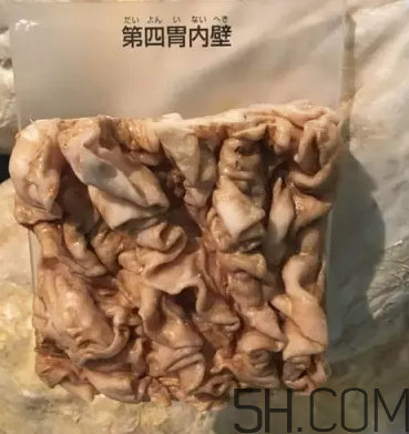 牛百葉和毛肚是一個東西嗎？牛百葉上面有層黑皮能吃嗎？