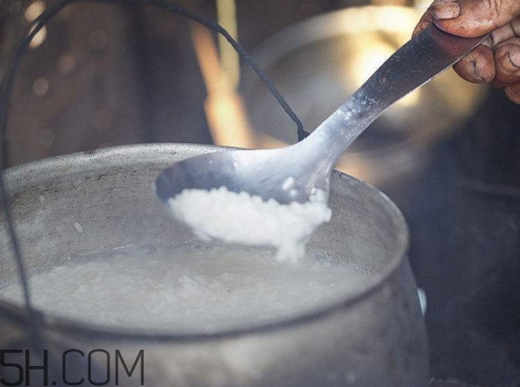 煮飯怎么不粘鍋？煮飯能用開水嗎