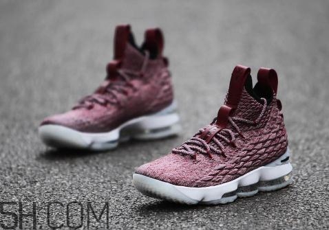 nike lebron 15 wine紅酒配色發售時間_多少錢？