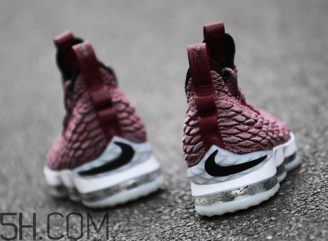 nike lebron 15 wine紅酒配色發售時間_多少錢？