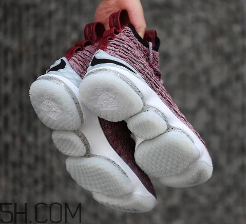 nike lebron 15 wine紅酒配色發售時間_多少錢？