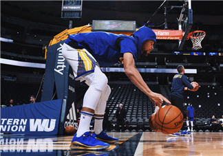 under armour curry 4 low勇士隊藍金配色會發售嗎？