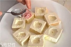 客家釀豆腐的家常做法 豆腐和豬肉這么做簡(jiǎn)直絕配