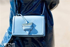 loewe是幾線品牌？時尚界的it bag