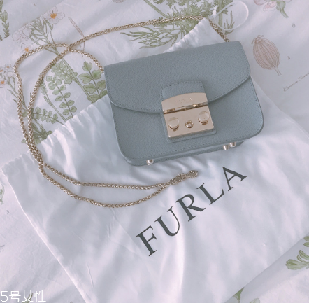 furla包包怎么打開？超百搭的心機(jī)包包