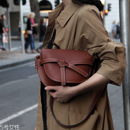 loewe gate bag多少錢？羅意威18新款馬鞍包價格