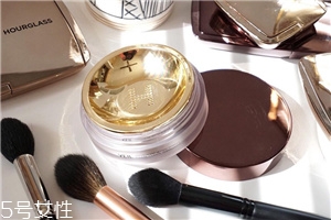 hourglass散粉和marc jacobs散粉哪個(gè)好