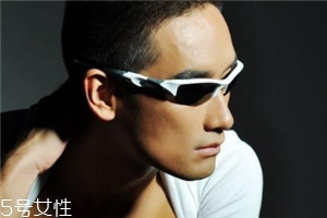 oakley眼鏡多少錢？歐克利眼鏡正品價格