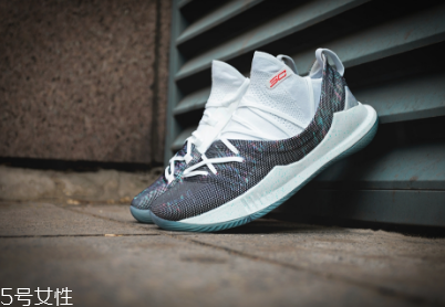 under armour curry 5測評 庫里5代戰(zhàn)靴實戰(zhàn)表現(xiàn)