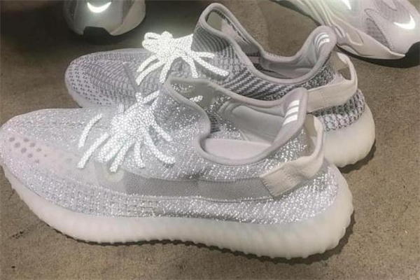 yeezy 350滿天星發售價格 夜晚吸睛神器