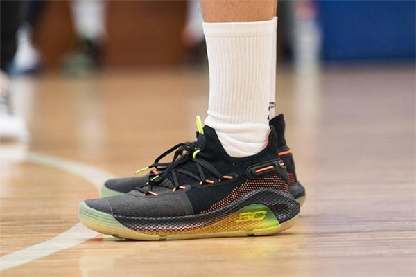 ua curry 6庫里6代戰靴測評 一起感受全掌緩震