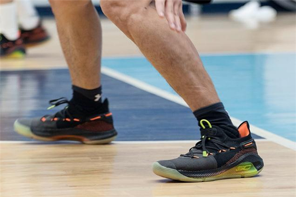 ua curry 6庫里6代戰靴測評 一起感受全掌緩震