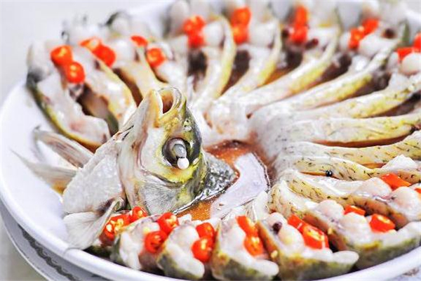 白鯧魚和金鯧魚哪個好 白鯧魚和金鯧魚區別對比