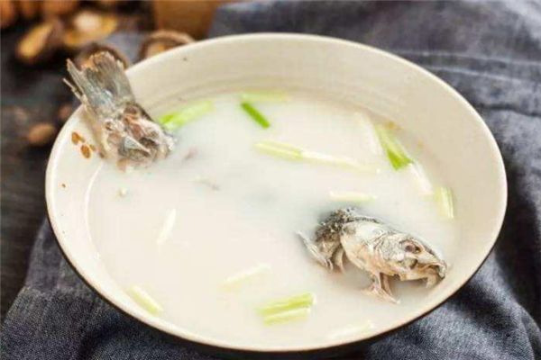 鯽魚(yú)湯為什么發(fā)苦 鯽魚(yú)湯是苦的怎么辦