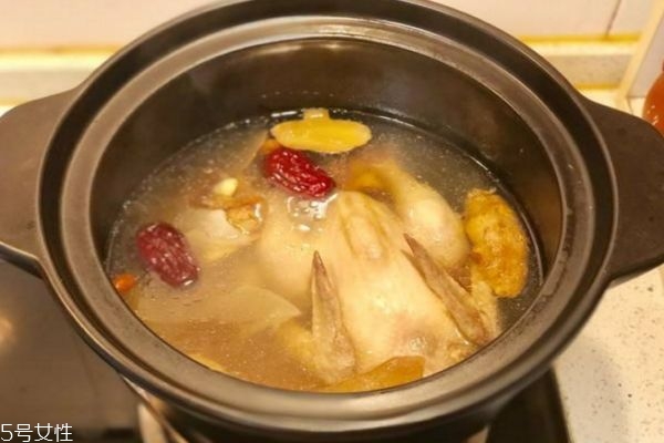 童子雞湯吃肉不如喝湯嗎 童子雞湯的營養價值