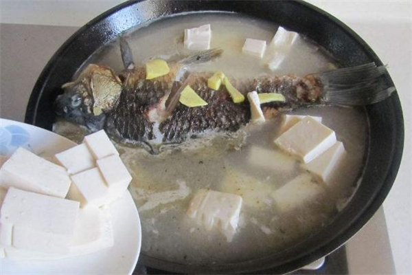 鯽魚豆腐湯用什么豆腐 鯽魚豆腐湯豆腐要煎嗎