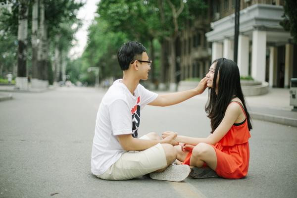 靦腆的男生喜歡你的表現 靦腆的男生配哪種女生