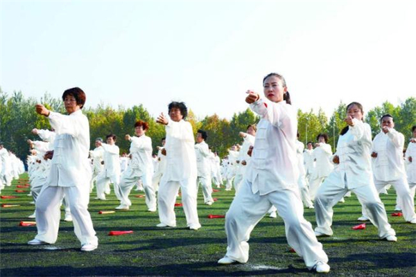 八段錦能在室內練嗎 八段錦飯前練還是飯后練好