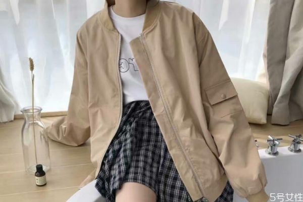 棒球服內(nèi)搭什么最好看 棒球服如何選擇內(nèi)搭