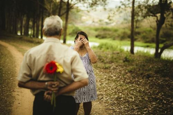 懷疑老婆出軌怎樣套話 懷疑老婆出軌的調查技巧