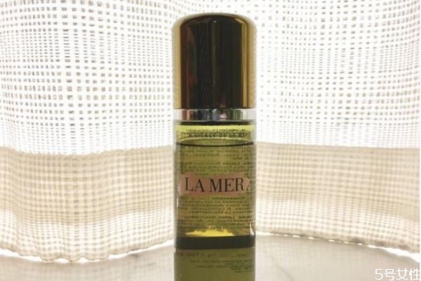 lamer精粹水跟爽膚水有什么區別 lamer精粹水使用重點