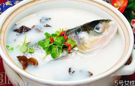 魚頭豆腐湯怎么做不腥 魚頭豆腐湯魚頭可以不煎嗎