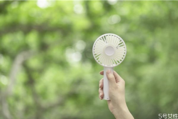 長期分居后女人出軌的表現 女人精神出軌會有哪些表現