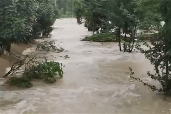 湖北隨州暴雨沖塌多間樓房 暴雨的標準是多少毫米