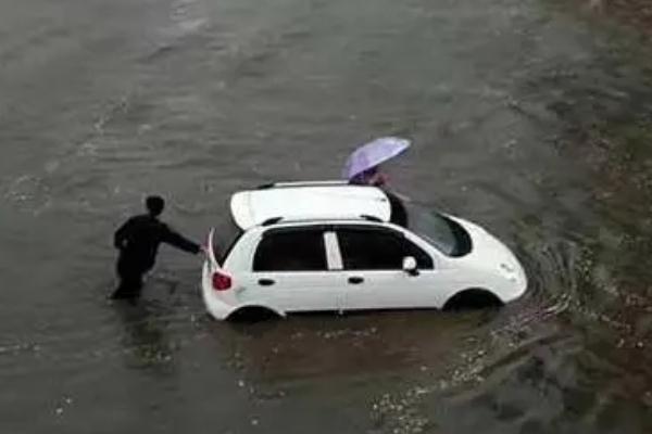 下暴雨為什么會(huì)停水 下暴雨為什么魚(yú)塘魚(yú)容易死