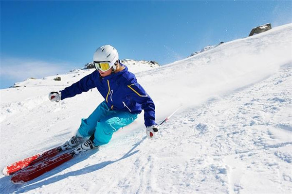 東北外賣小哥滑雪能有多炫酷 高山滑雪是冬奧會項目嗎