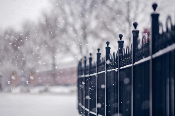 男子醒來發現被幾米高雪困在宿舍 下雪有什么好的寓意